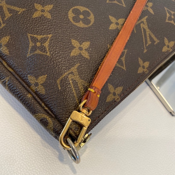 Louis Vuitton Pouchette Monogram Pochette Bag - Picture 4 of 12